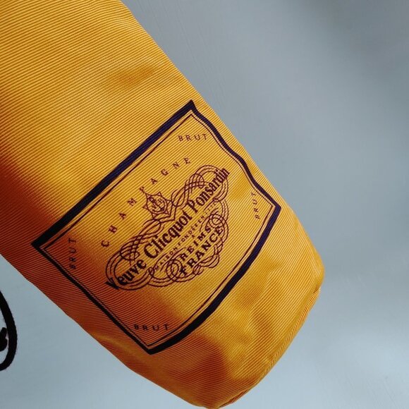 ELEGANT Veuve Clicquot Ponsardin Brut Fabric Draw String Cooler Bag - Picture 4 of 5